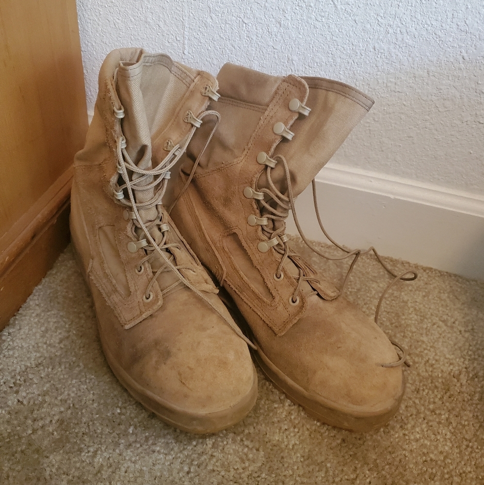 Belleville Steel Toe Boots in 9.5 R